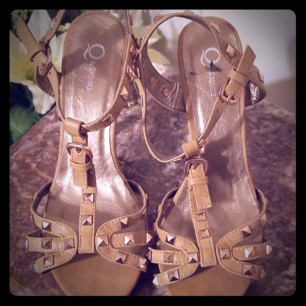 Q by Esquire Studded tan heels size 7.5